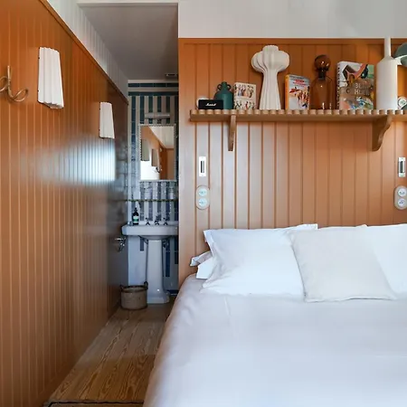 De La Hotel *