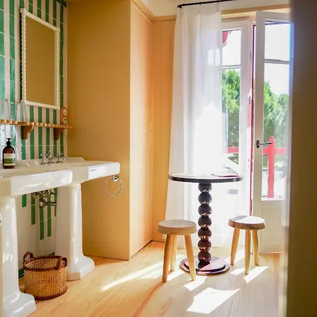 De La * Lège-Cap-Ferret